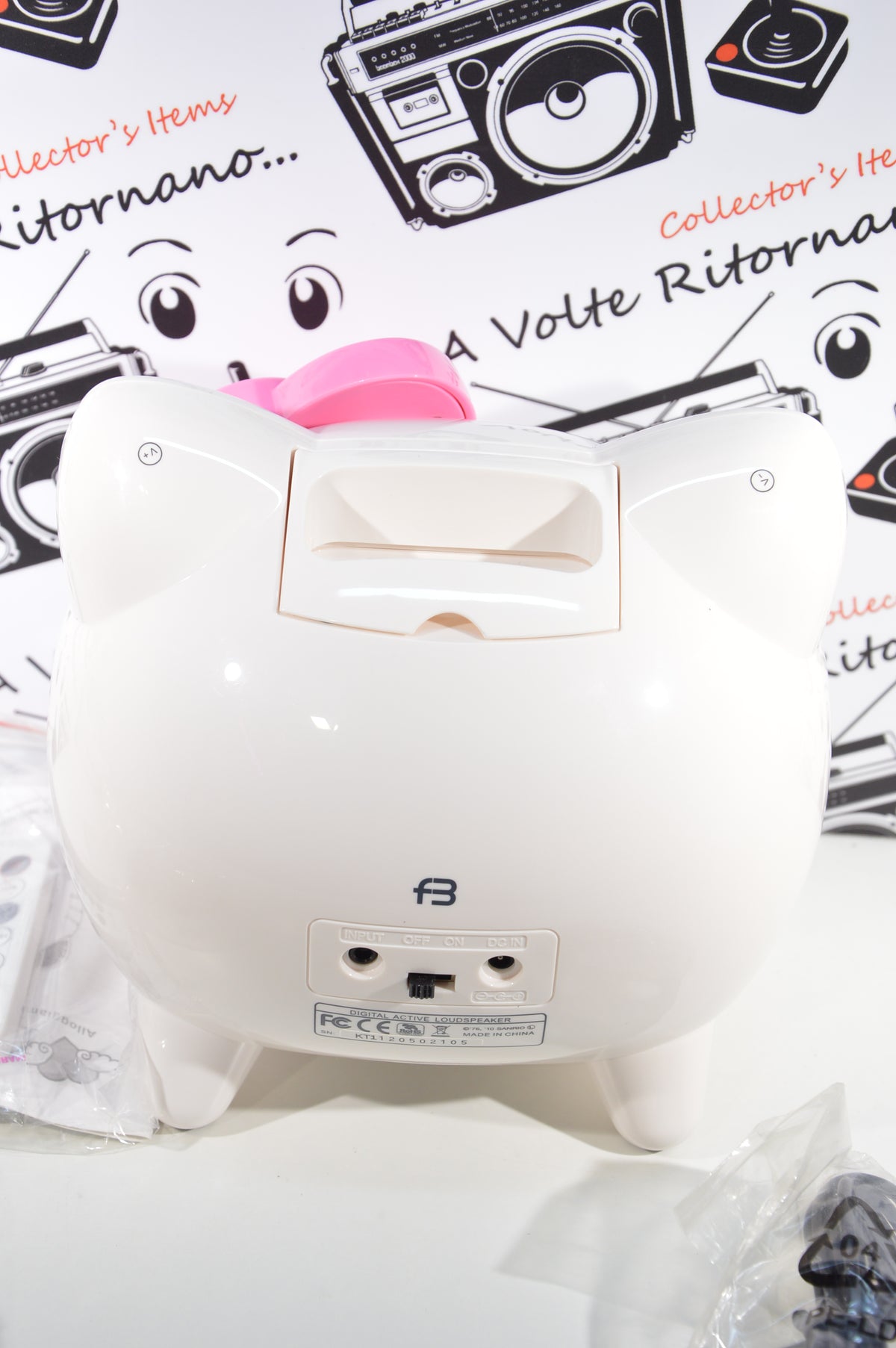 Hello Kitty iPod docking station speaker series KT1 Sanrio da collezione