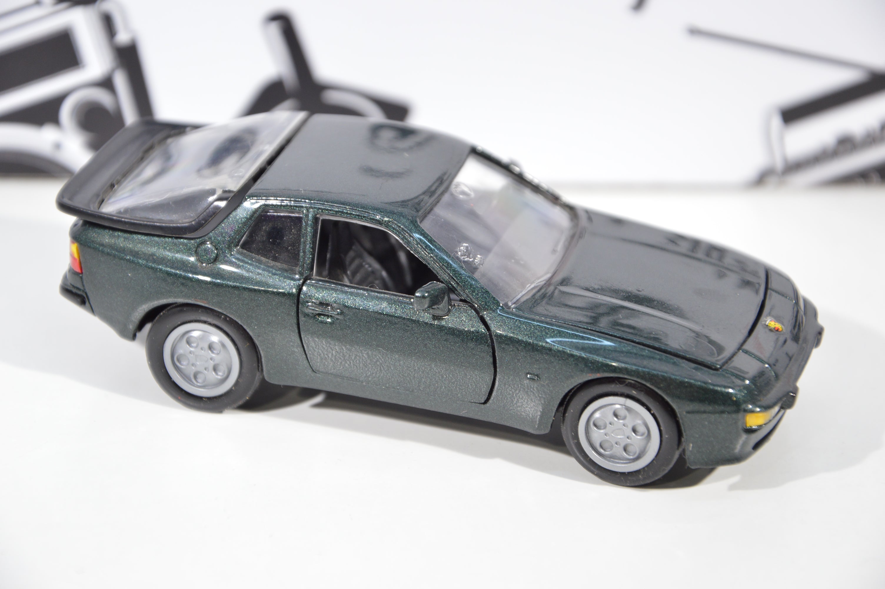 Porsche 944 NZG modelle scala 1:43 die cast made in Germany