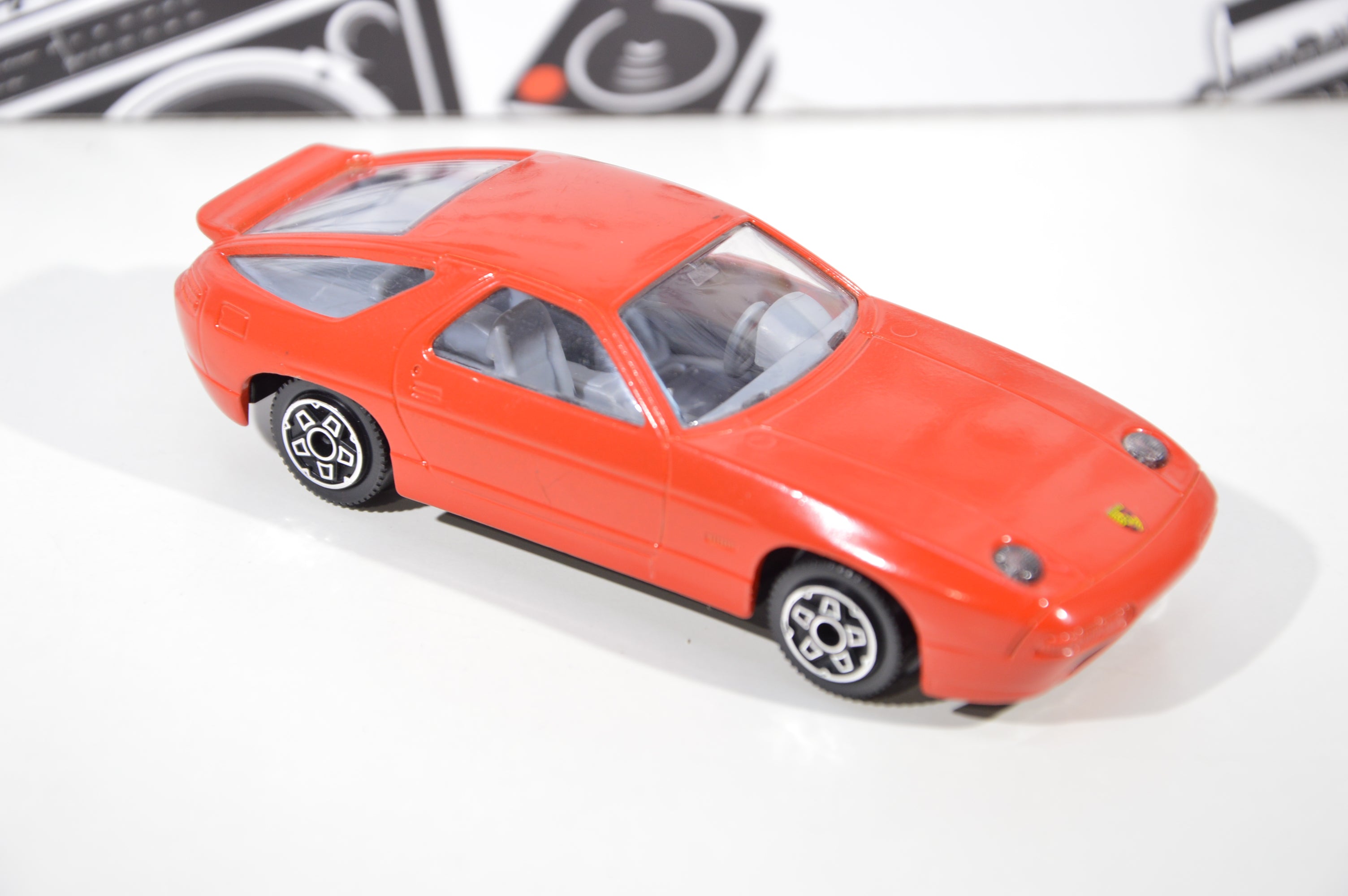 Porsche 928 S4 Bburago scala 1:43 die cast made in Italy