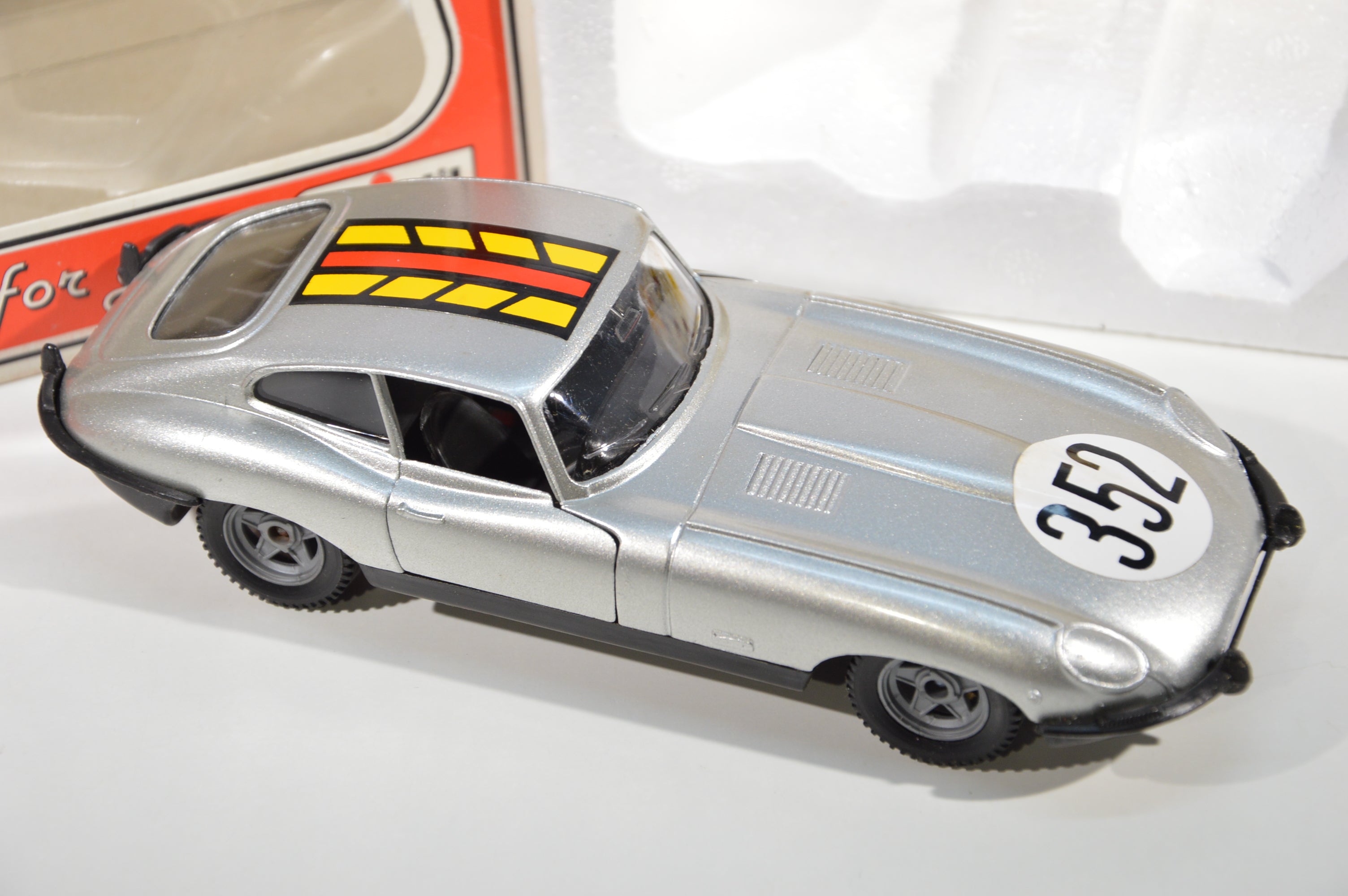Jaguar XK-E 4.2 litre Polistil scala 1:25 die cast Decals for you