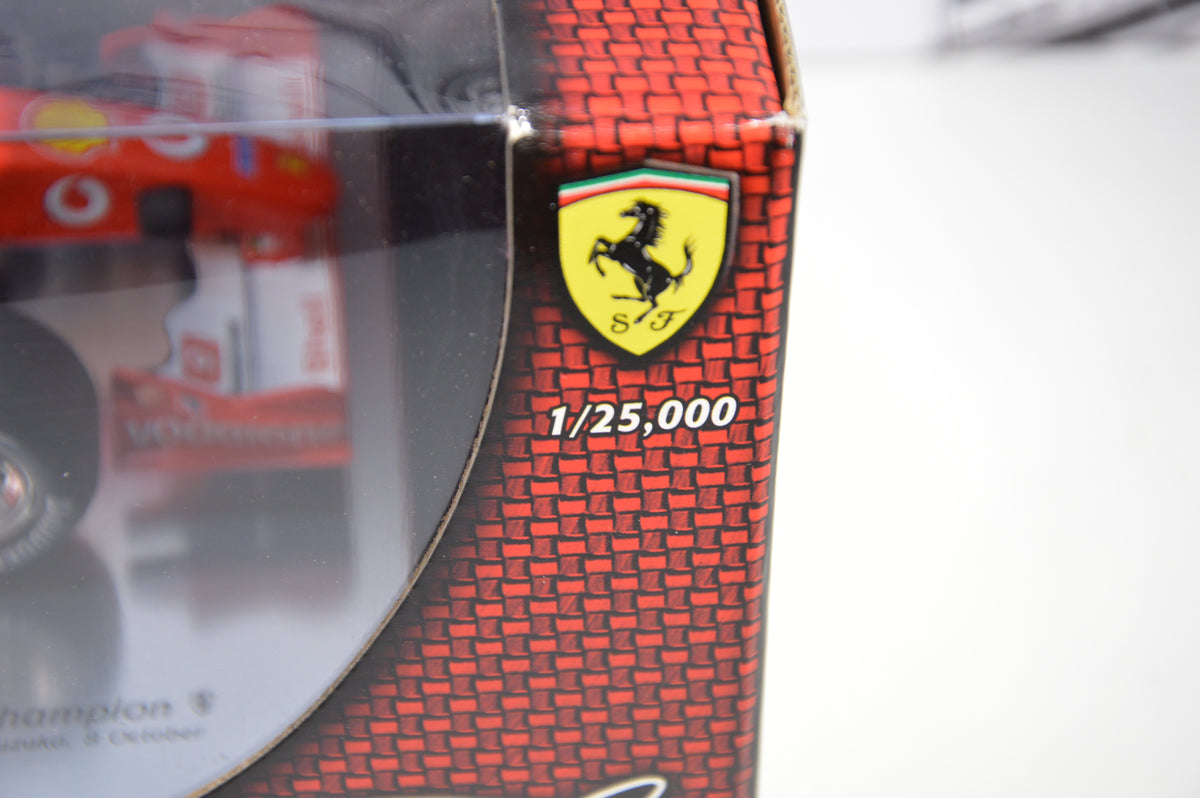 Ferrari F2002 Michael Schumacher 5 volte campione Hot Wheels scala 1:18