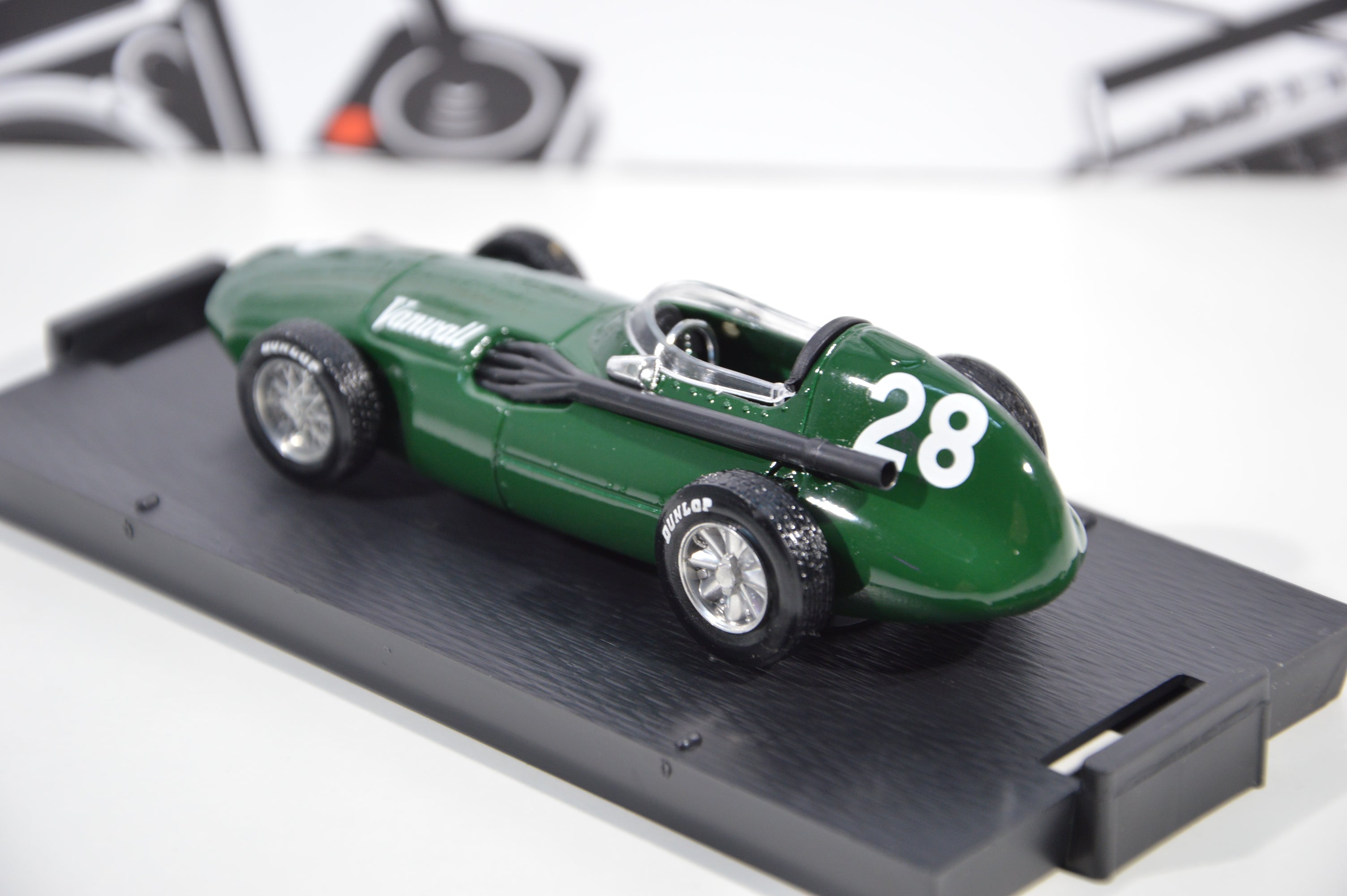 Vanwall F1 Striling Moss N° 28 Brumm