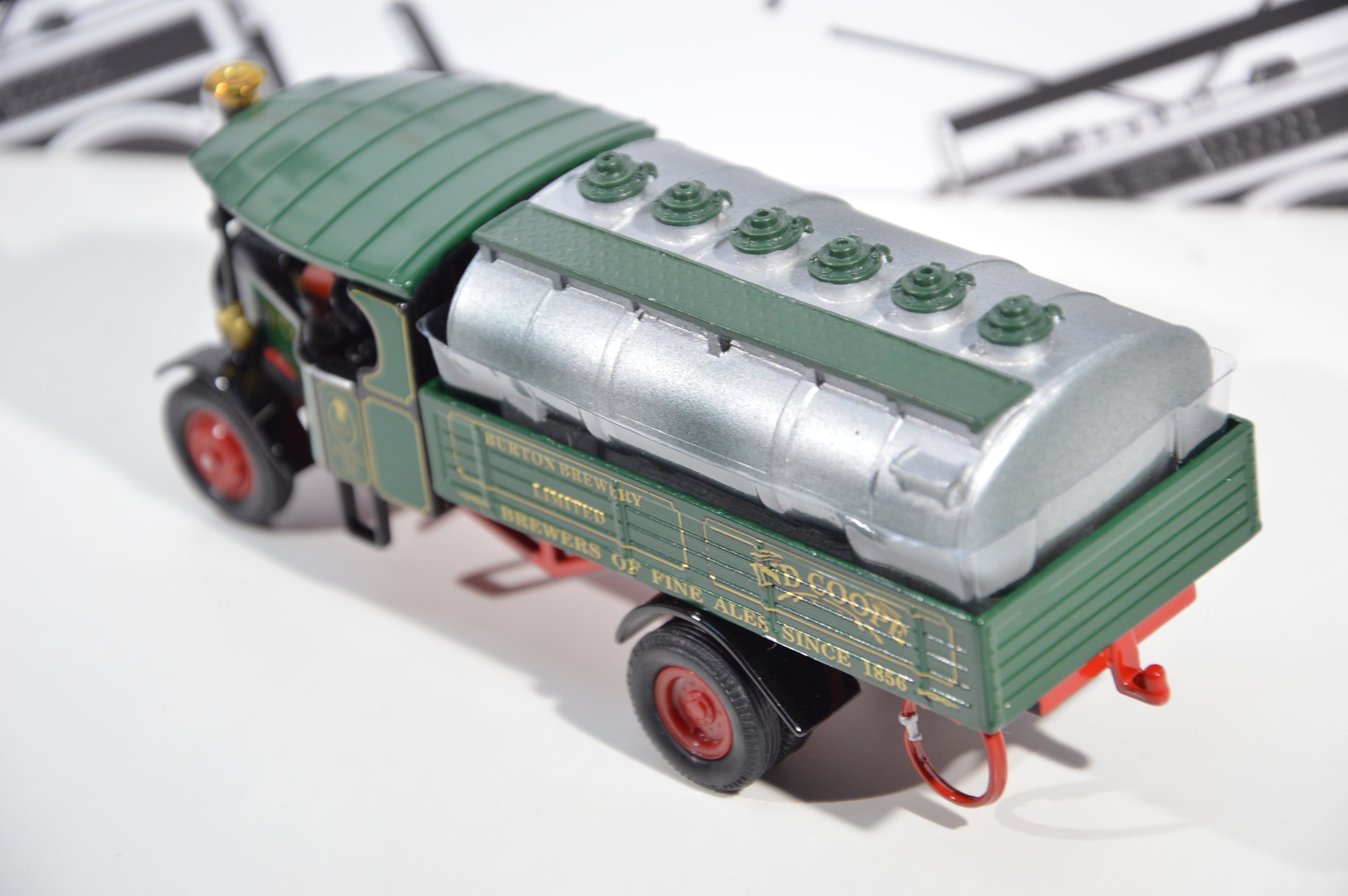 Foden steam wagon with tank-ind Coope Corgi 1:50