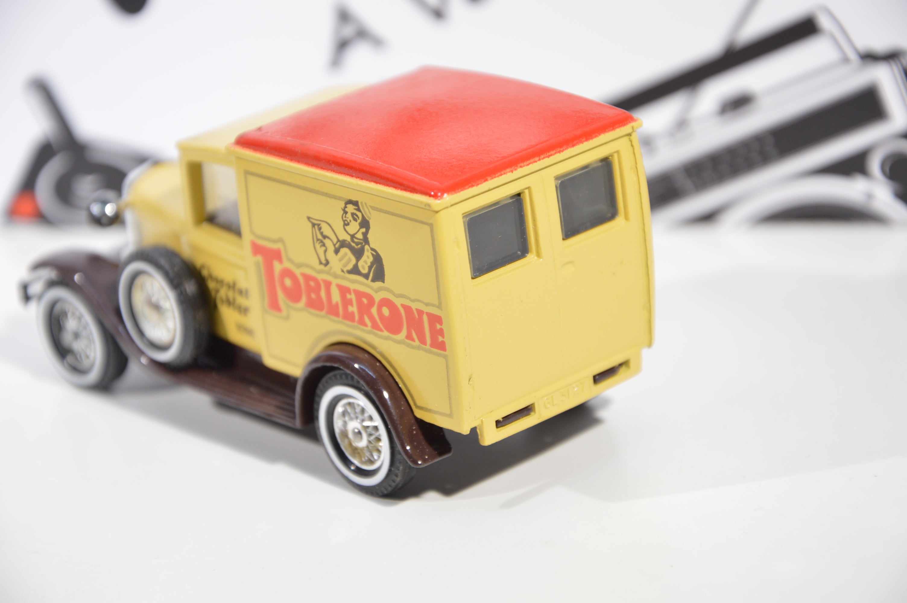 Ford van Model A Toblerone Matchbox 1:40