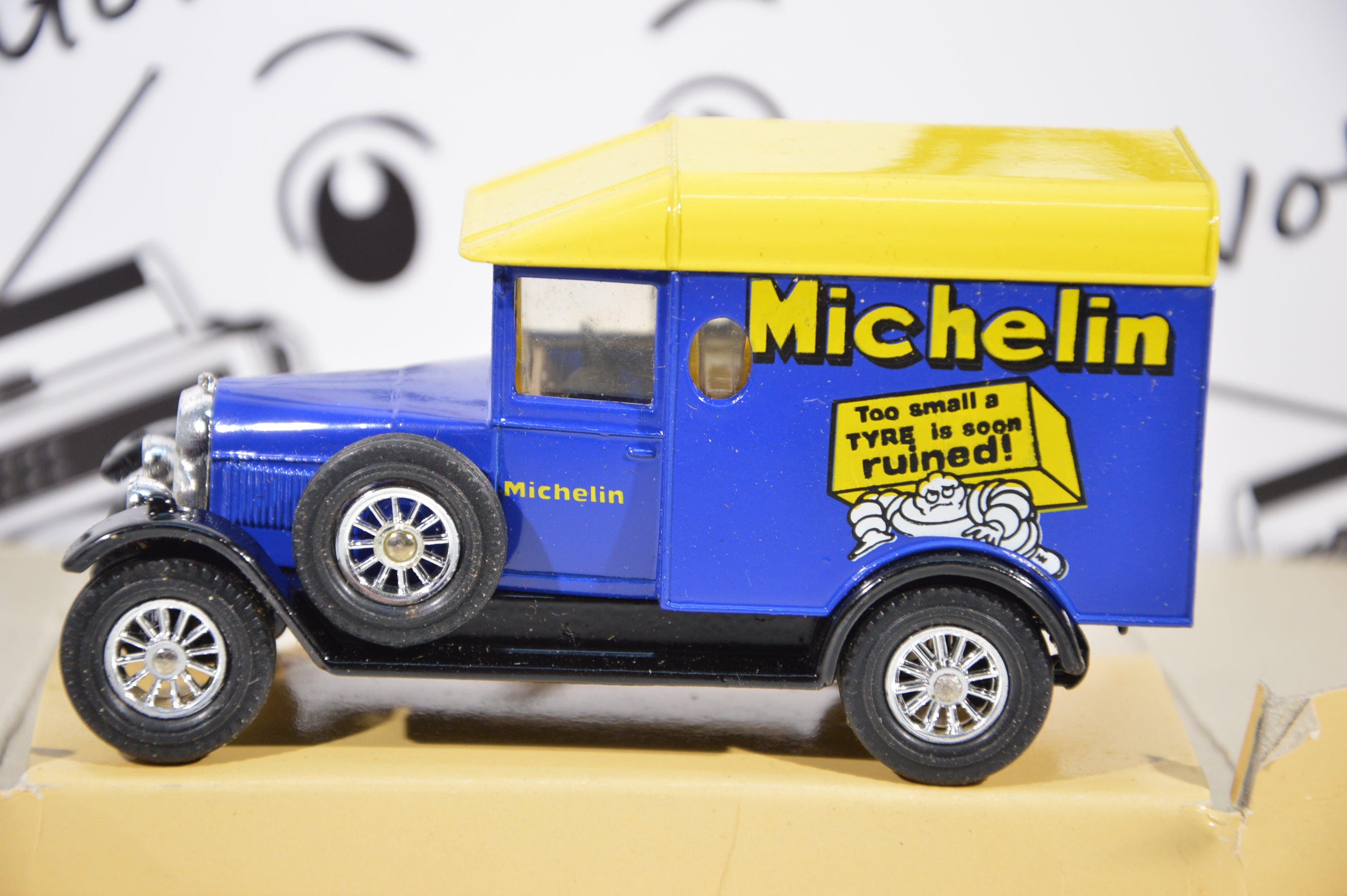 Morris Cowley Van 1929 Michelin Matchbox 1:39