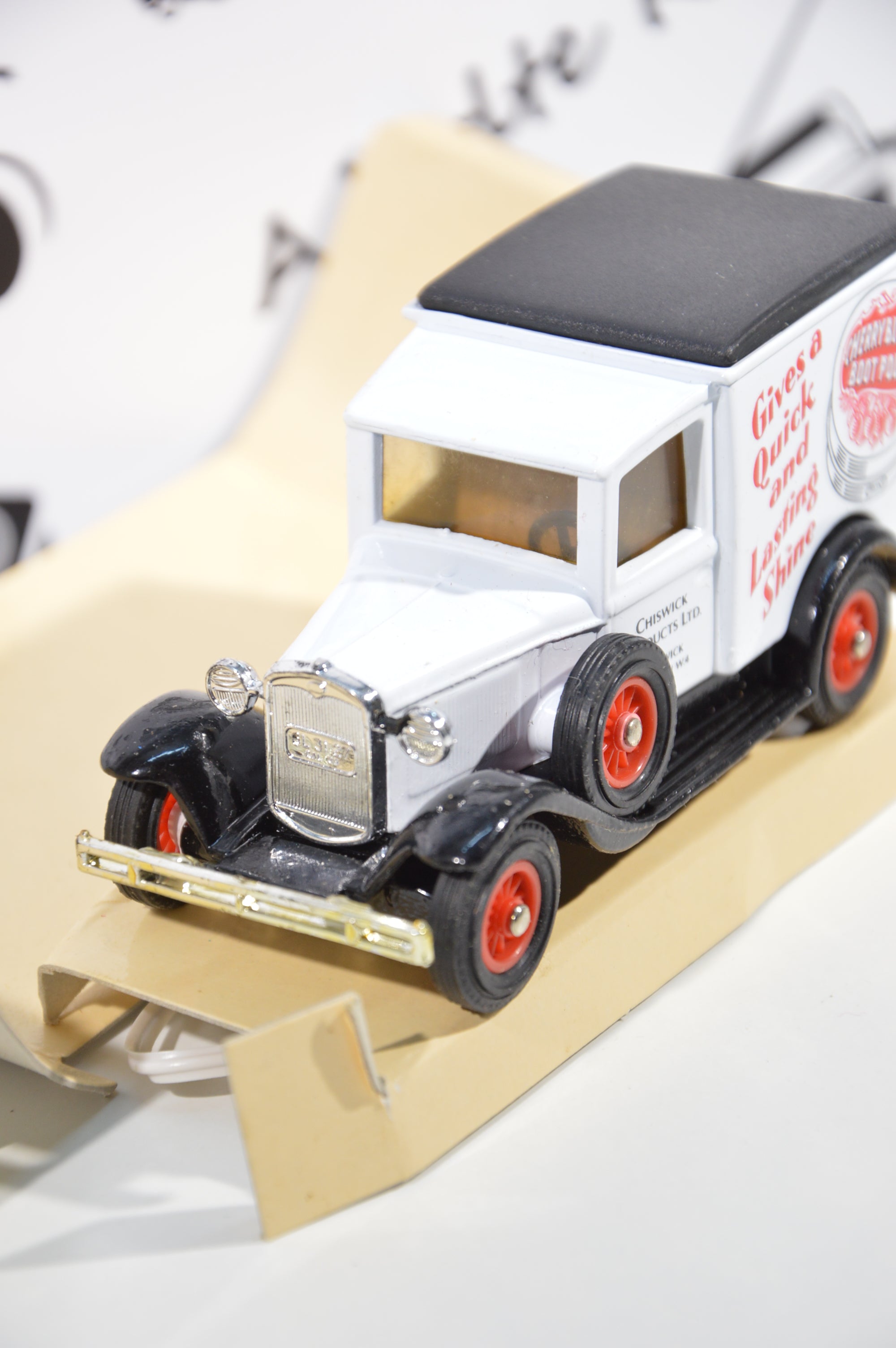 Ford Van Model A Matchbox 1:40