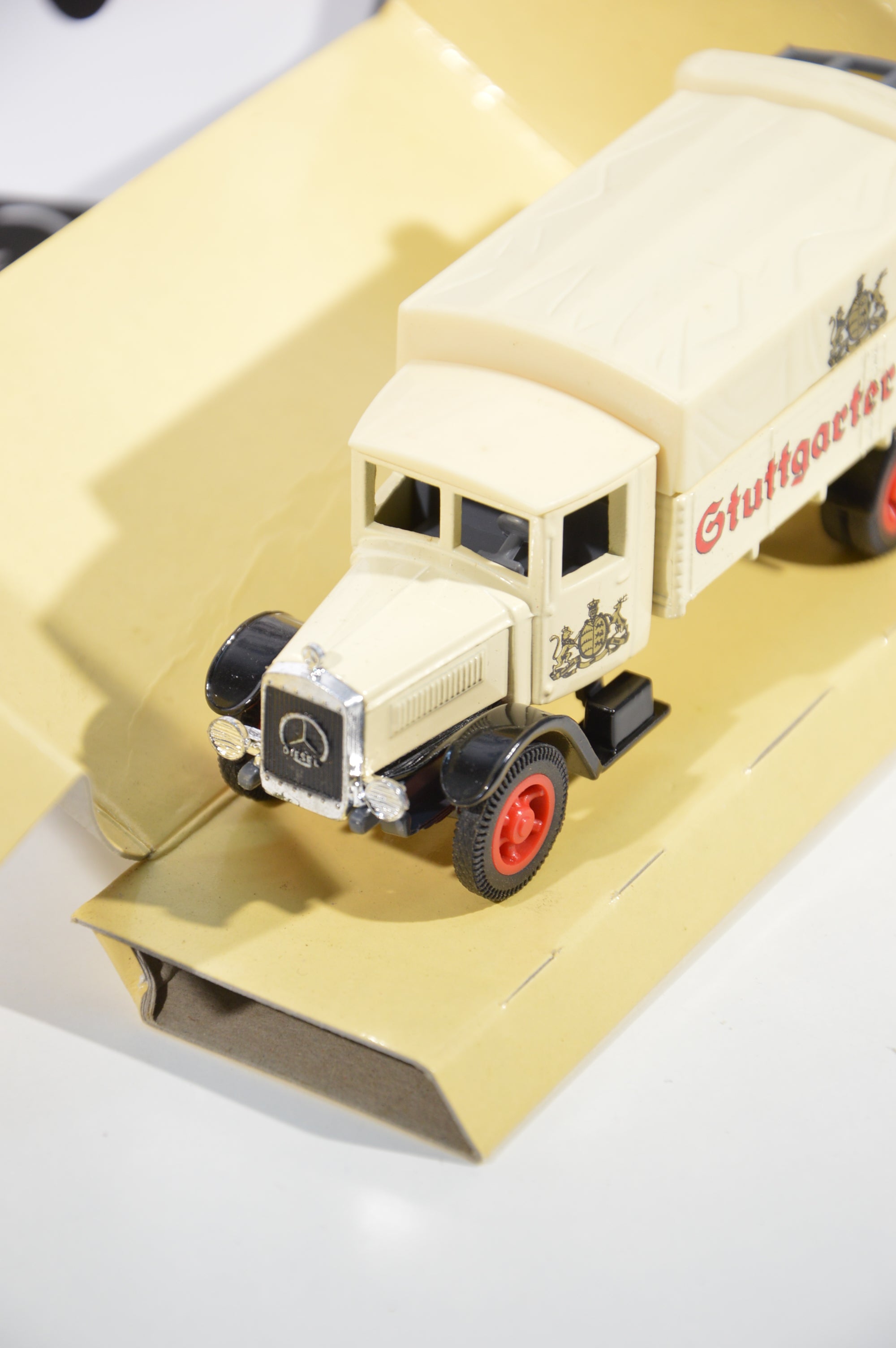 Mercedes Benz L5 Lorry Matchbox 1:69