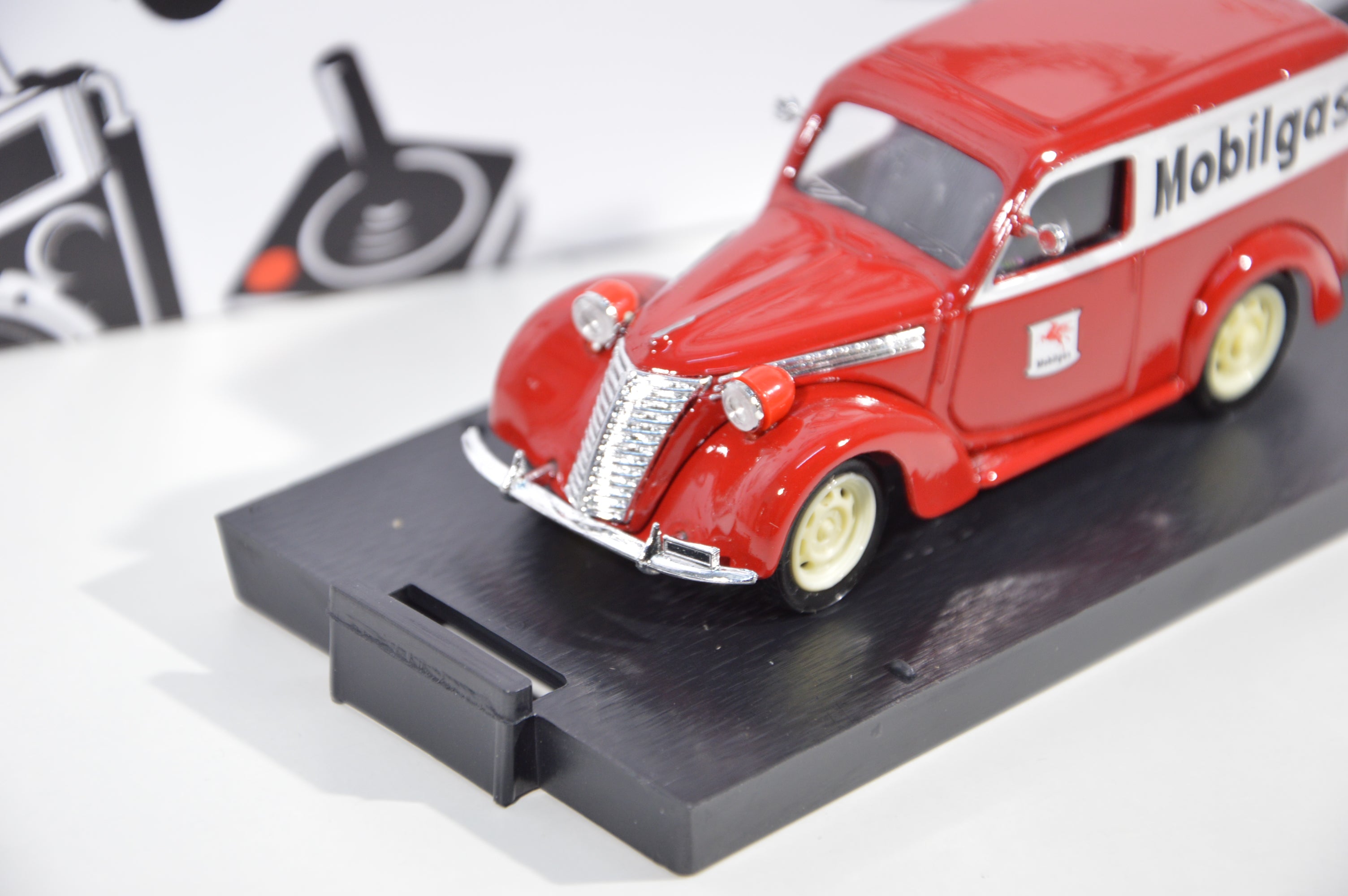Fiat 1100 E Furgone Mobilgas 1956 Brumm 1:43