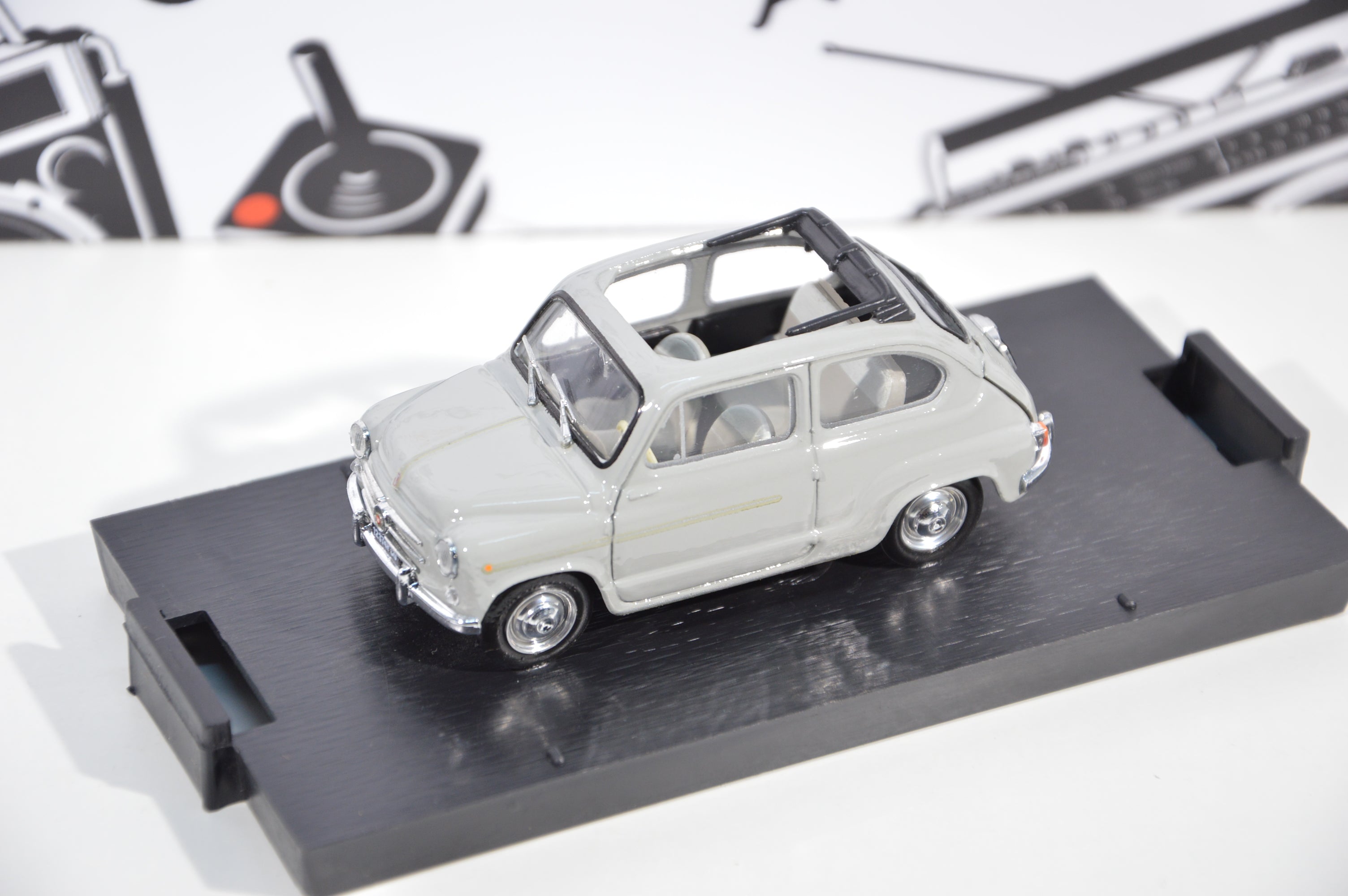 Fiat 600D trasformabile aperta 1960 grigio medio 602 Brumm 1:43