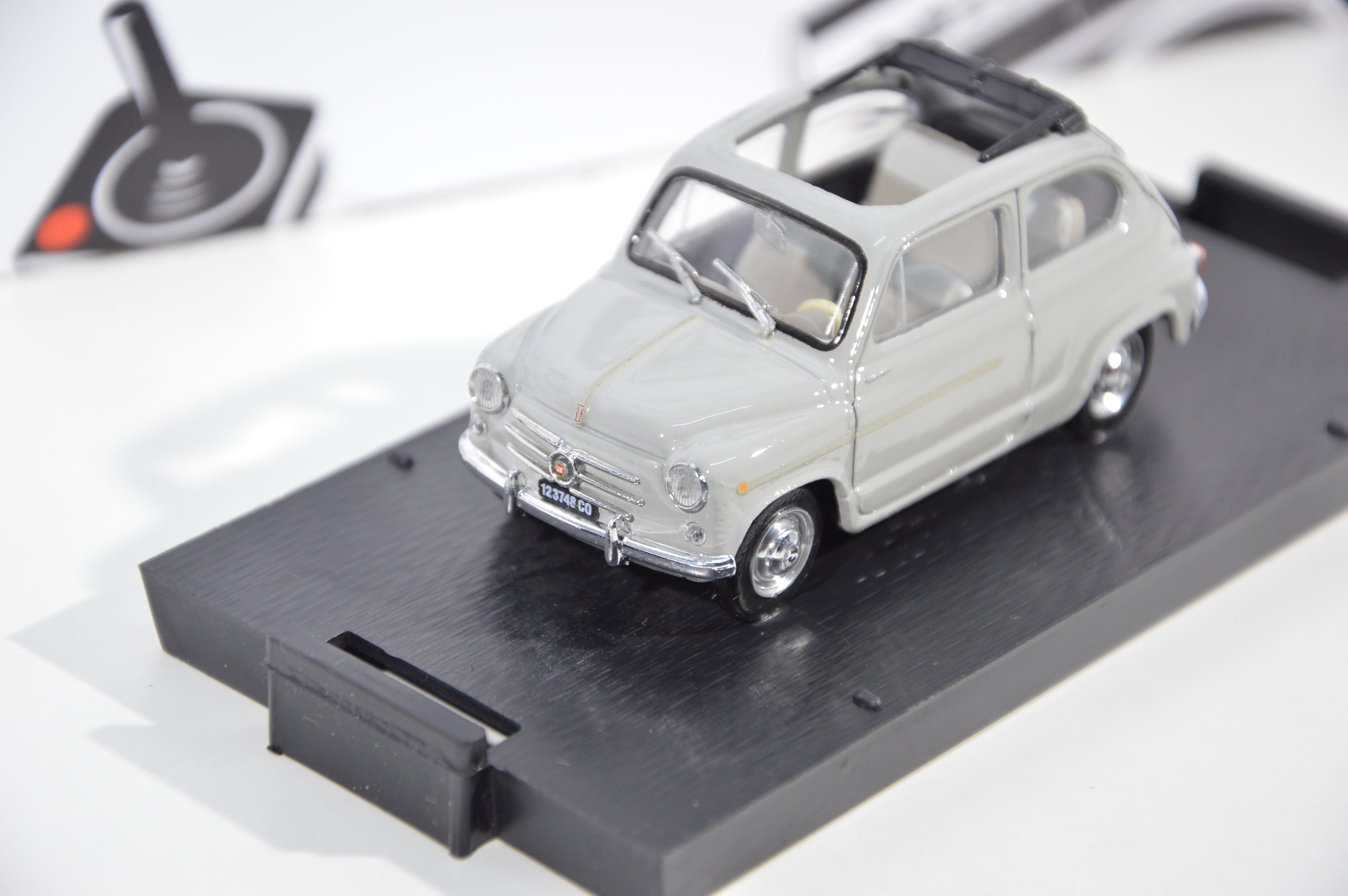 Fiat 600D trasformabile aperta 1960 grigio medio 602 Brumm 1:43