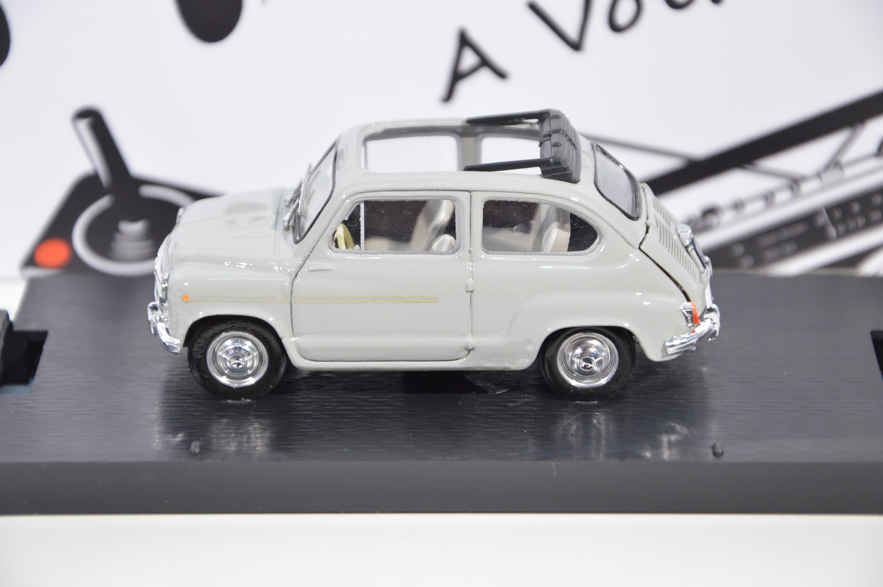 Fiat 600D trasformabile aperta 1960 grigio medio 602 Brumm 1:43