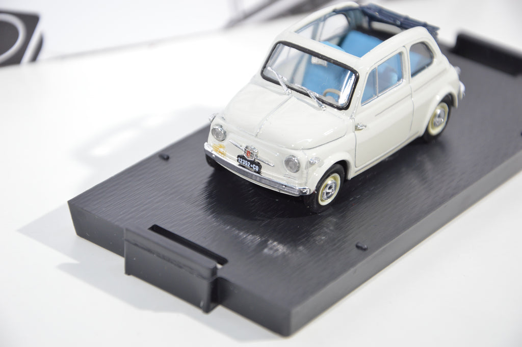 Fiat nuova 500 normale aperta 1957 grigio chiaro Brumm 1:43
