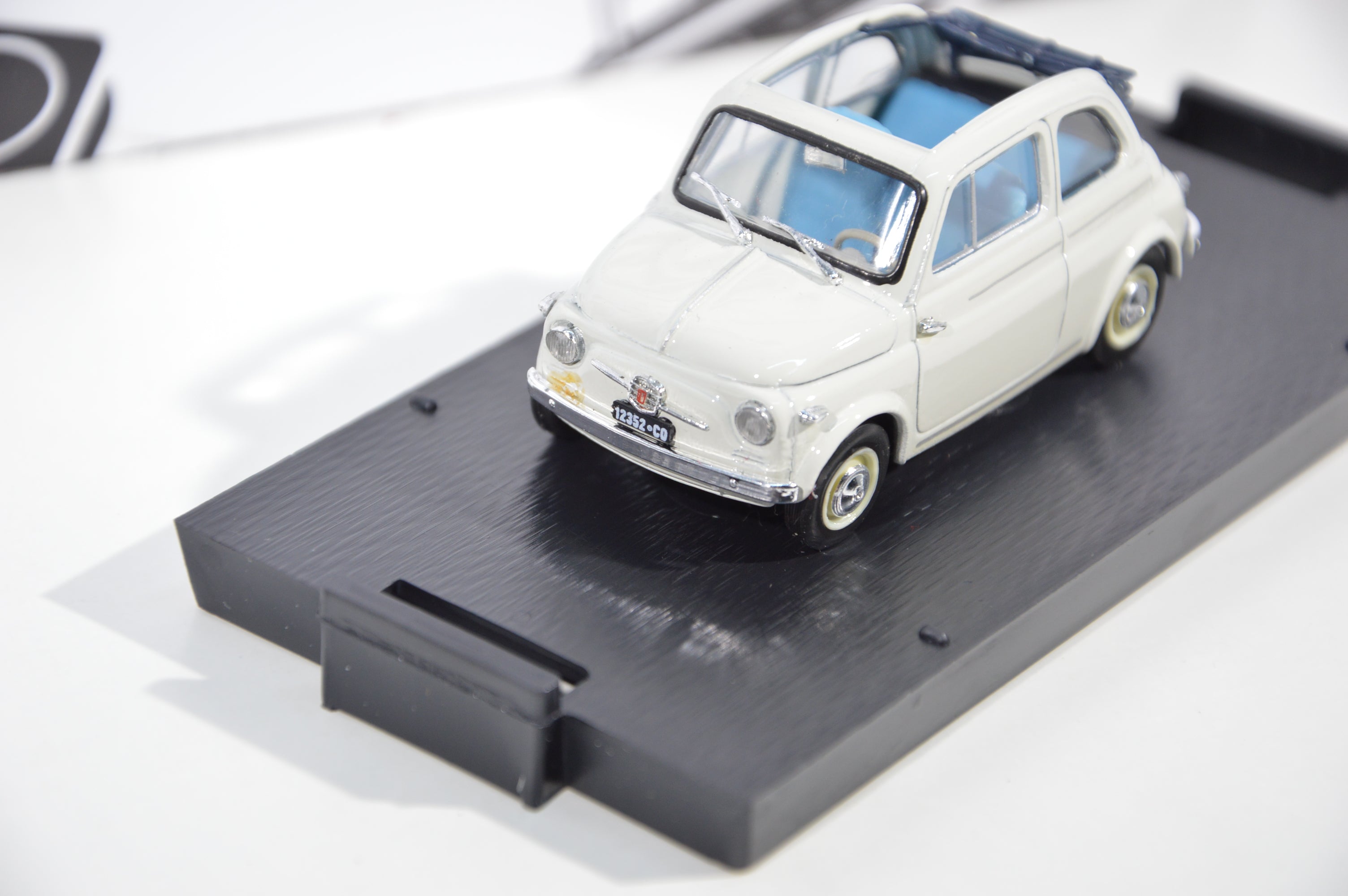 Fiat nuova 500 normale aperta 1957 grigio chiaro Brumm 1:43