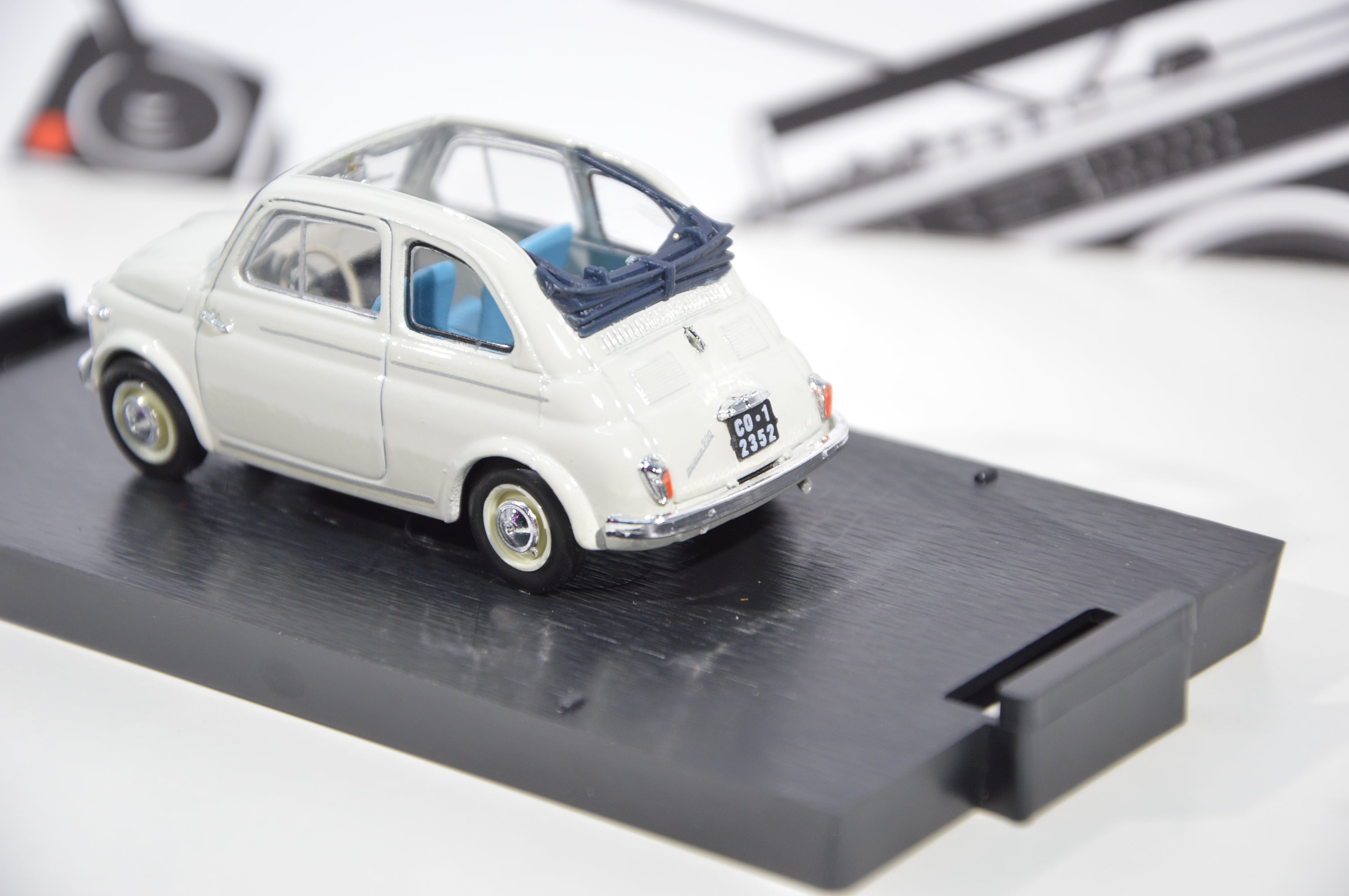 Fiat nuova 500 normale aperta 1957 grigio chiaro Brumm 1:43