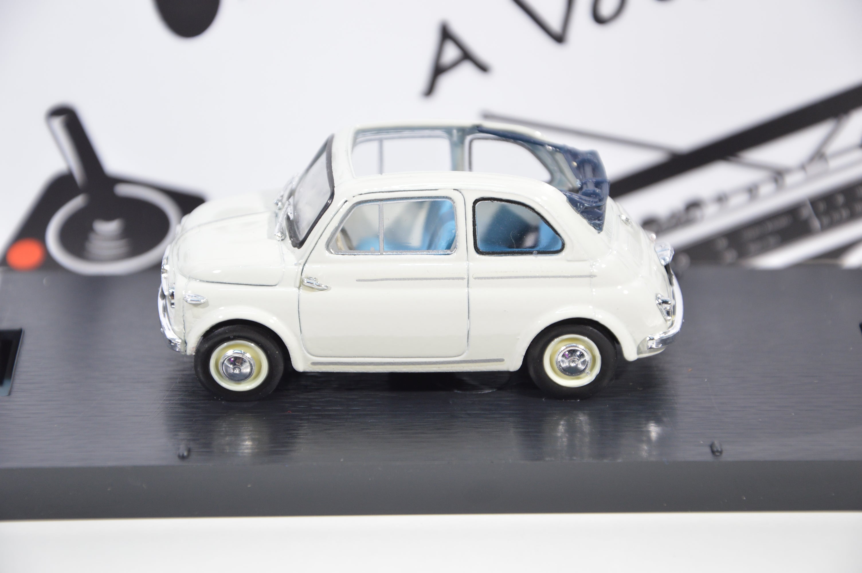 Fiat nuova 500 normale aperta 1957 grigio chiaro Brumm 1:43