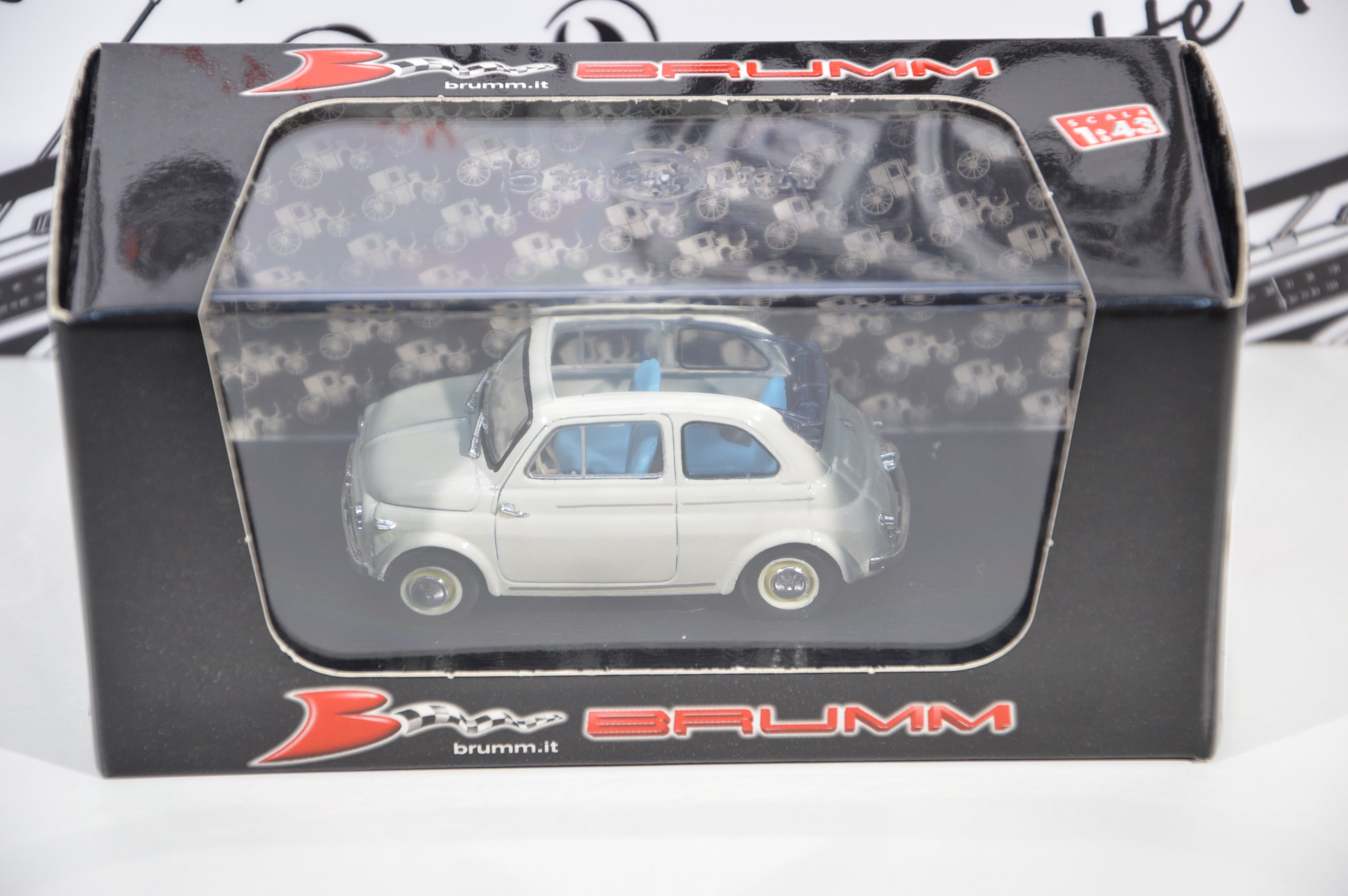 Fiat nuova 500 normale aperta 1957 grigio chiaro Brumm 1:43