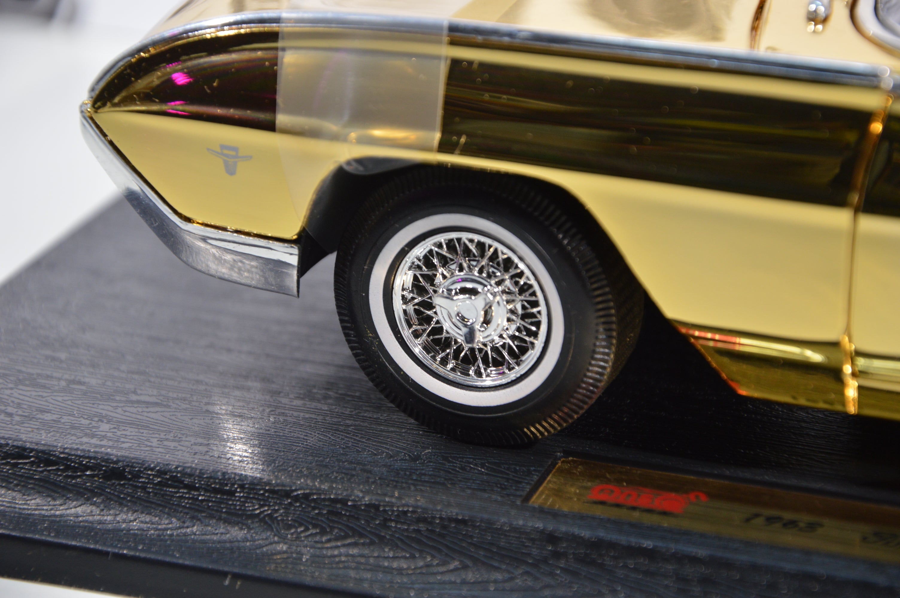 Ford Thunderbird 1963 Gold limited edition Anson scala 1:18