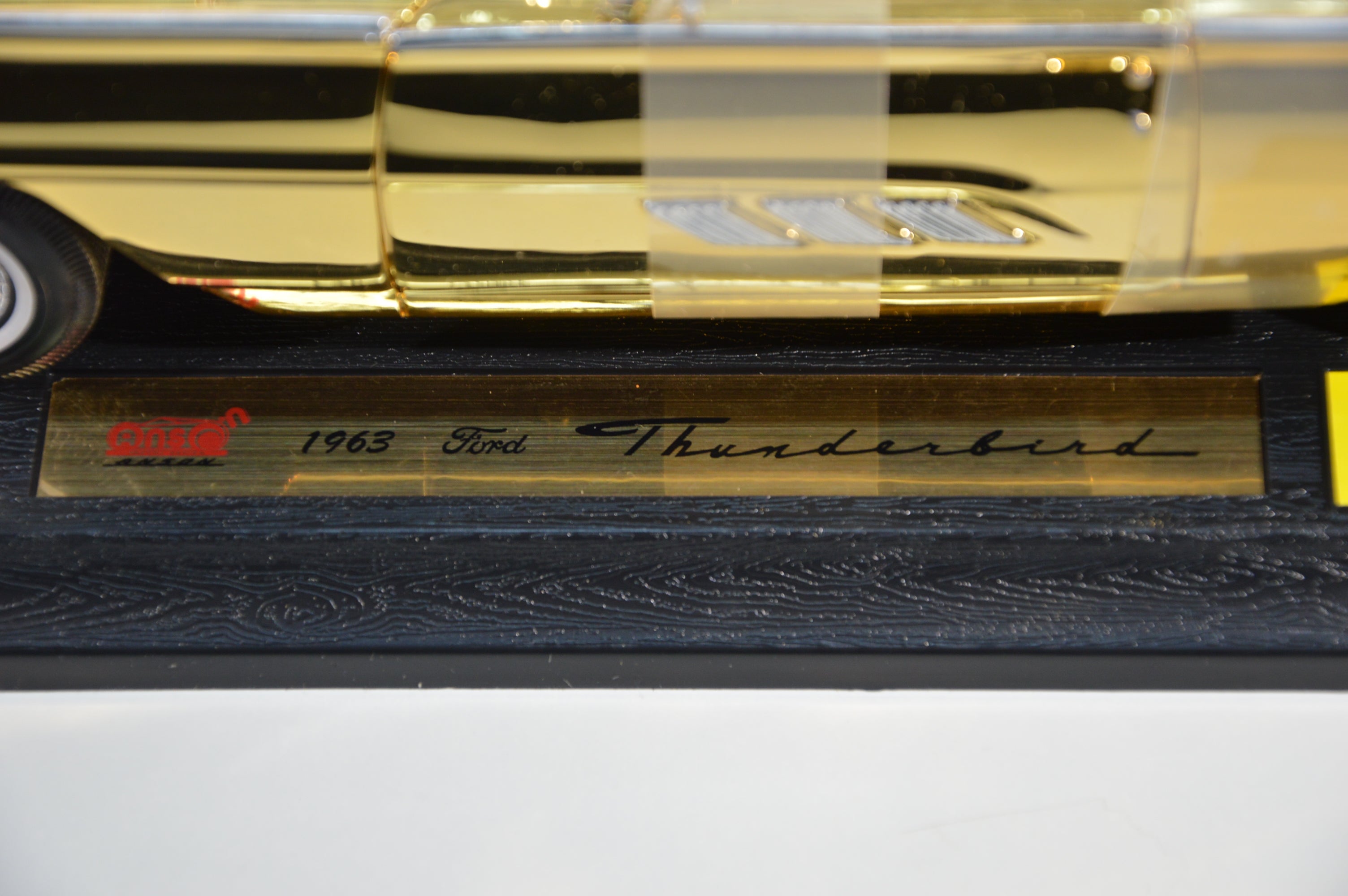 Ford Thunderbird 1963 Gold limited edition Anson scala 1:18