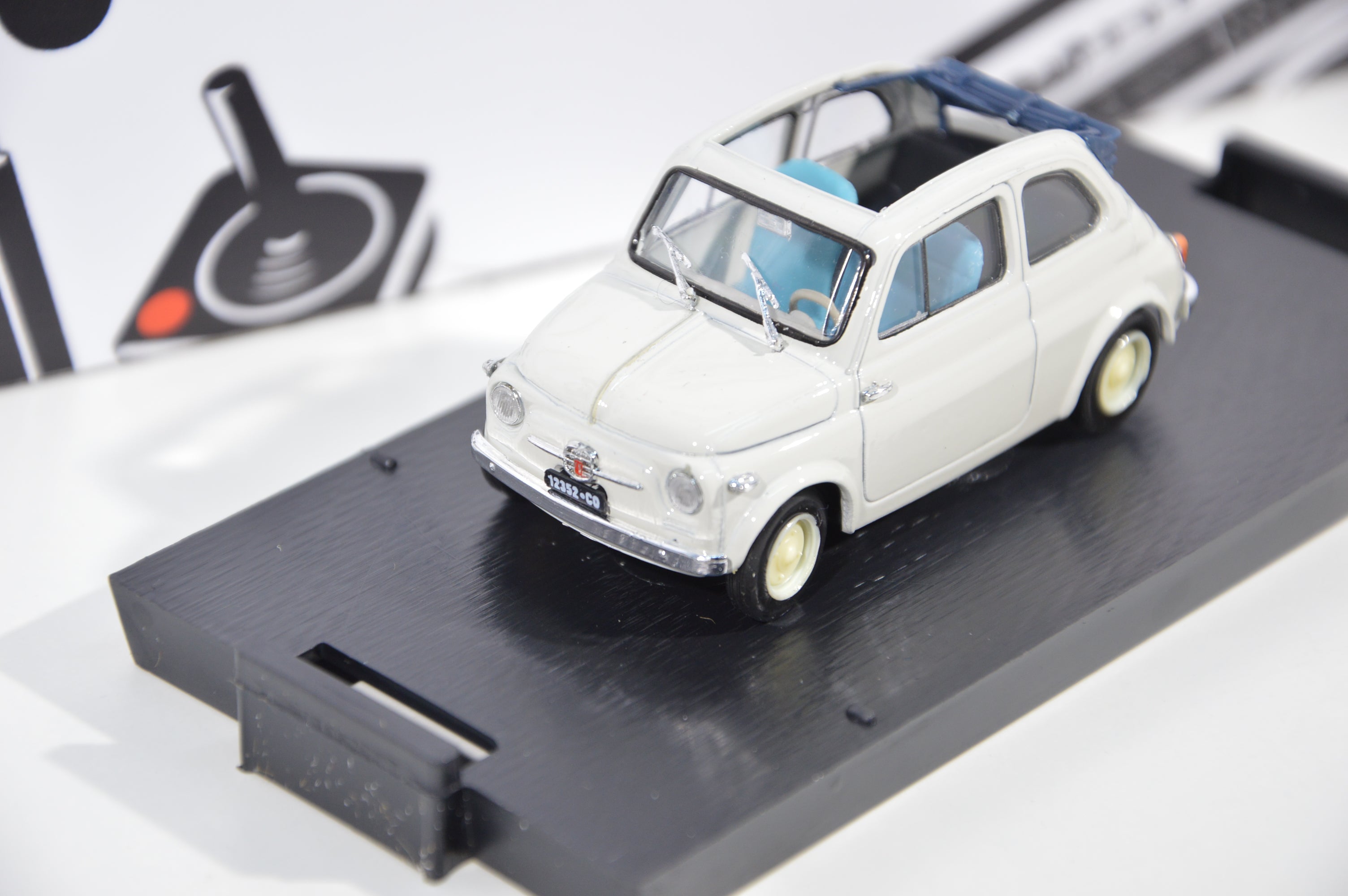 Fiat nuova 500 economica aperta 1957 grigio chiaro Brumm 1:43