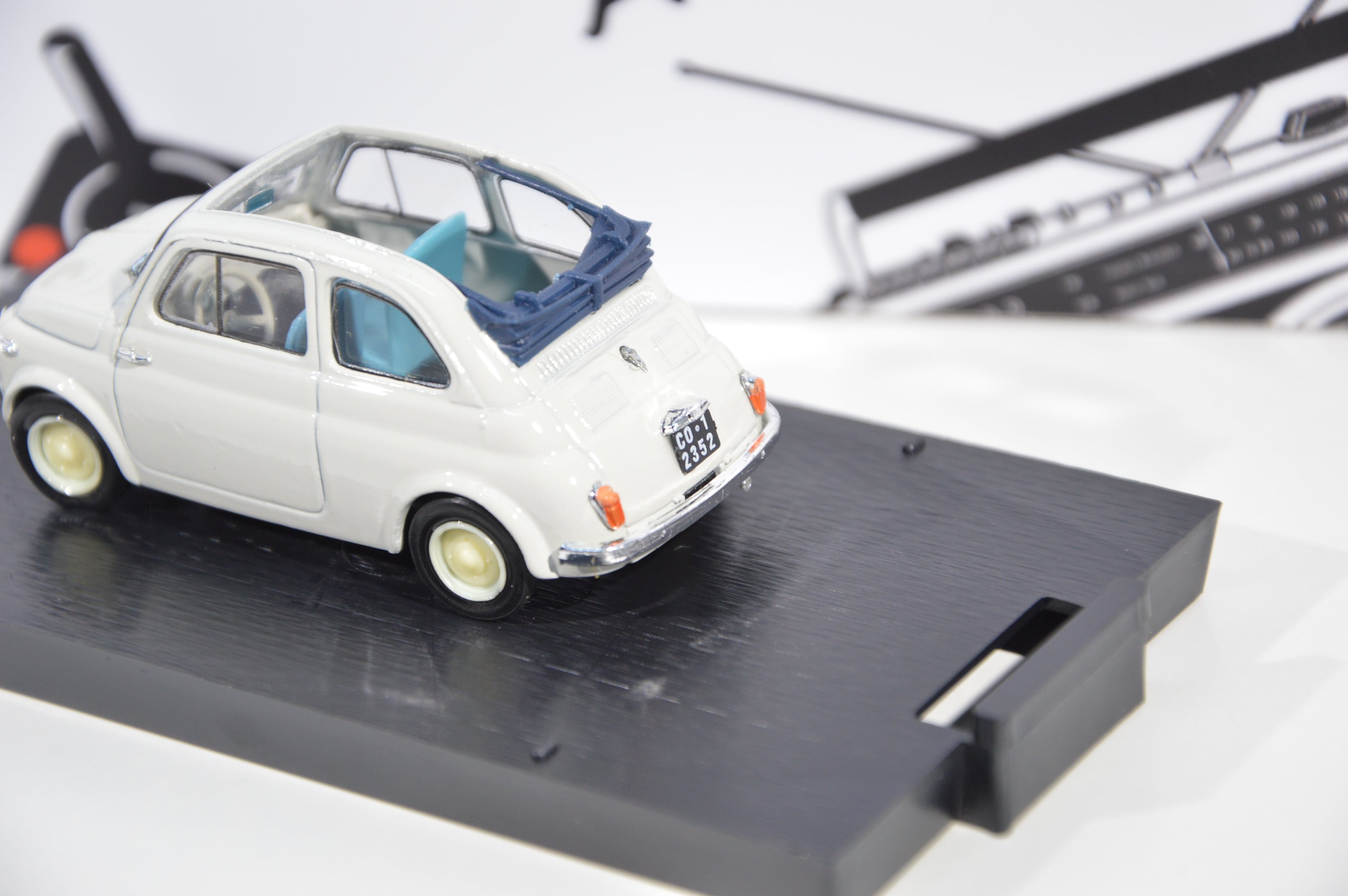 Fiat nuova 500 economica aperta 1957 grigio chiaro Brumm 1:43