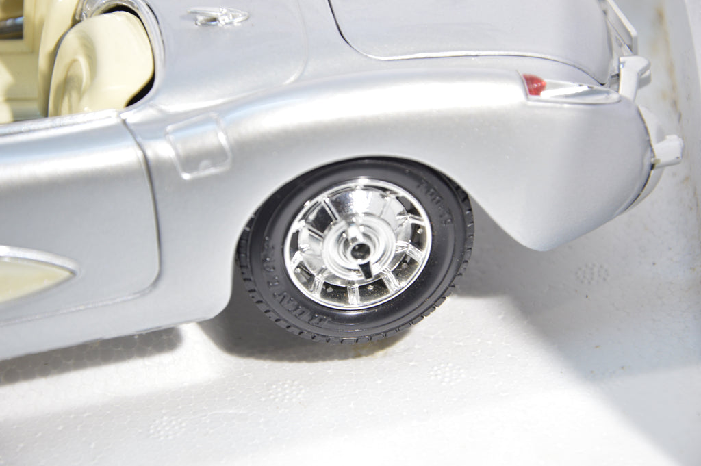Chevrolet Corvette 1957 Delphinmotiv Braccio e Gotz scala 1/18