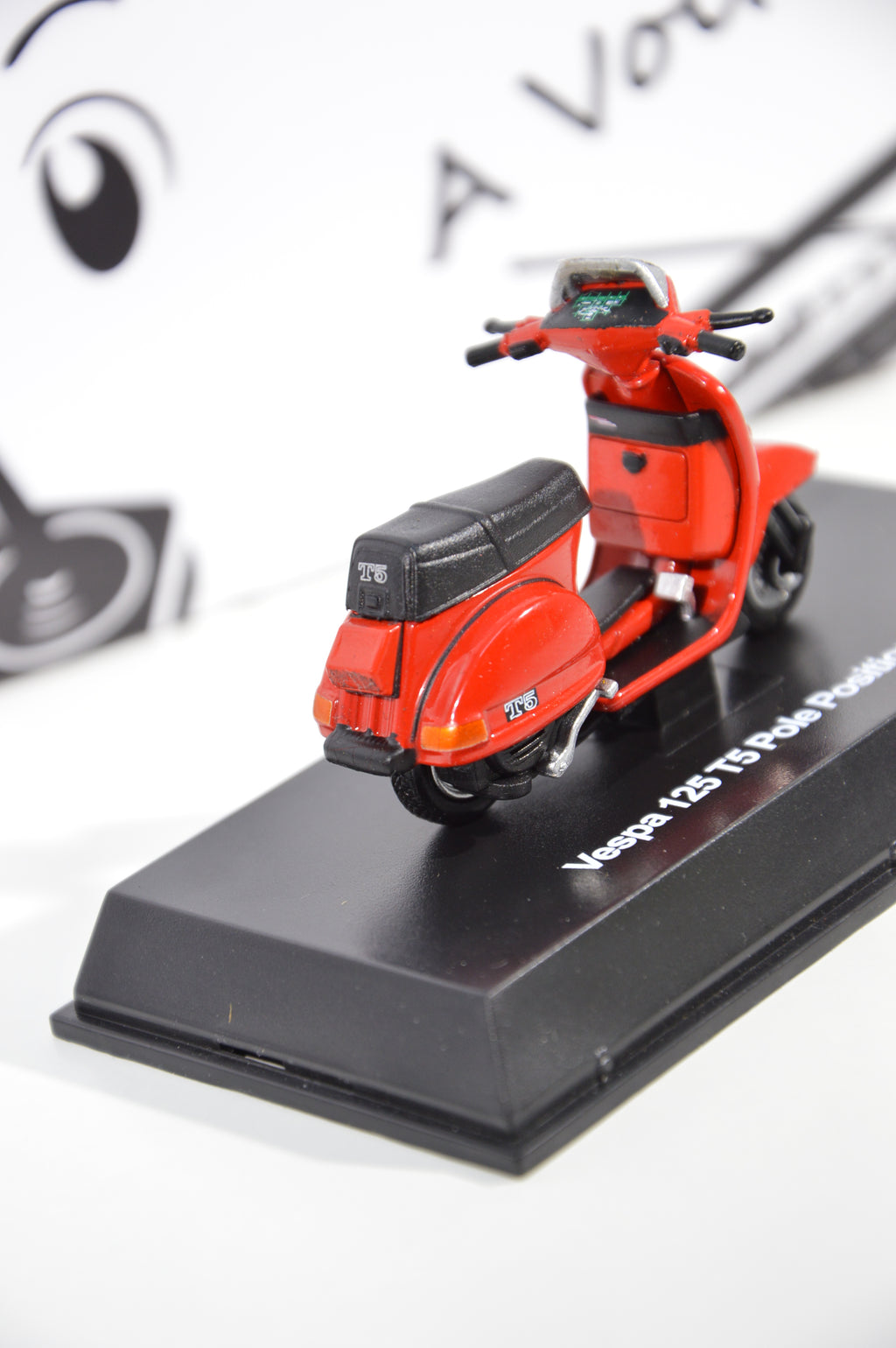 Vespa 125 T5 Pole position (1985) New Ray scala 1:32