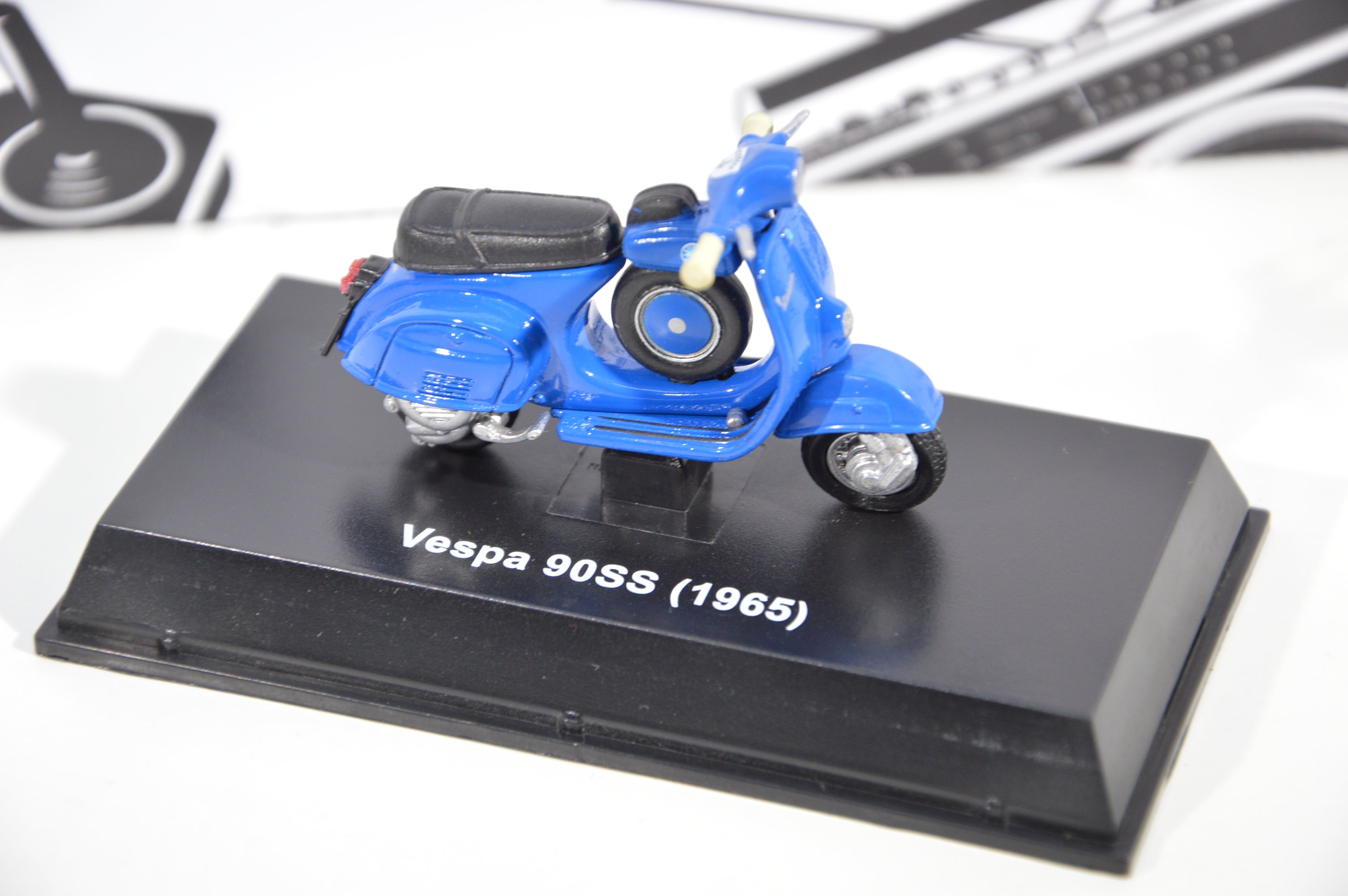 Vespa 90SS (1965) New Ray scala 1:32