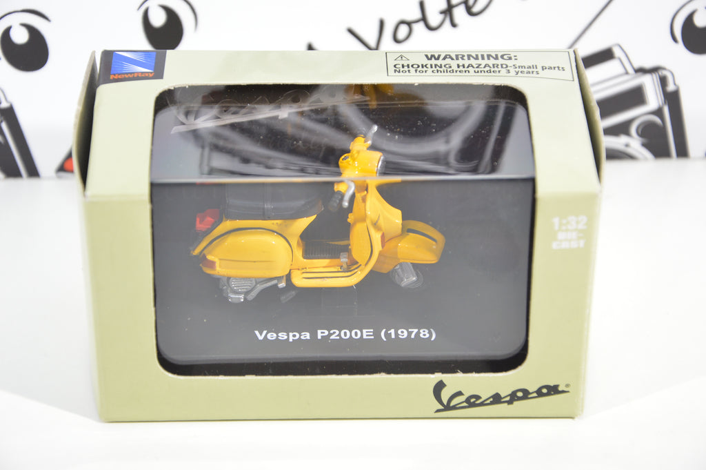 Vespa P200E (1978) New Ray scala 1:32