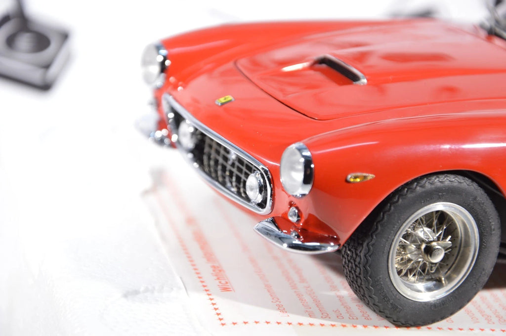 Cmc Ferrari 250 GT Berlinetta passo corto SWB 1961 scala 1:18