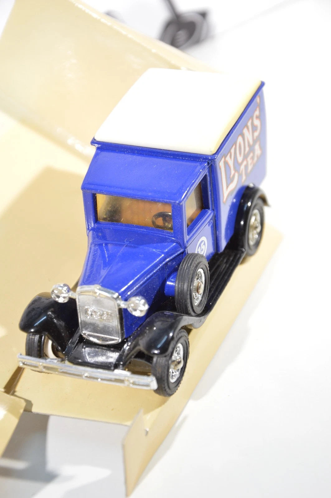 Ford Van model A 1930 Matchbox scala 1:40