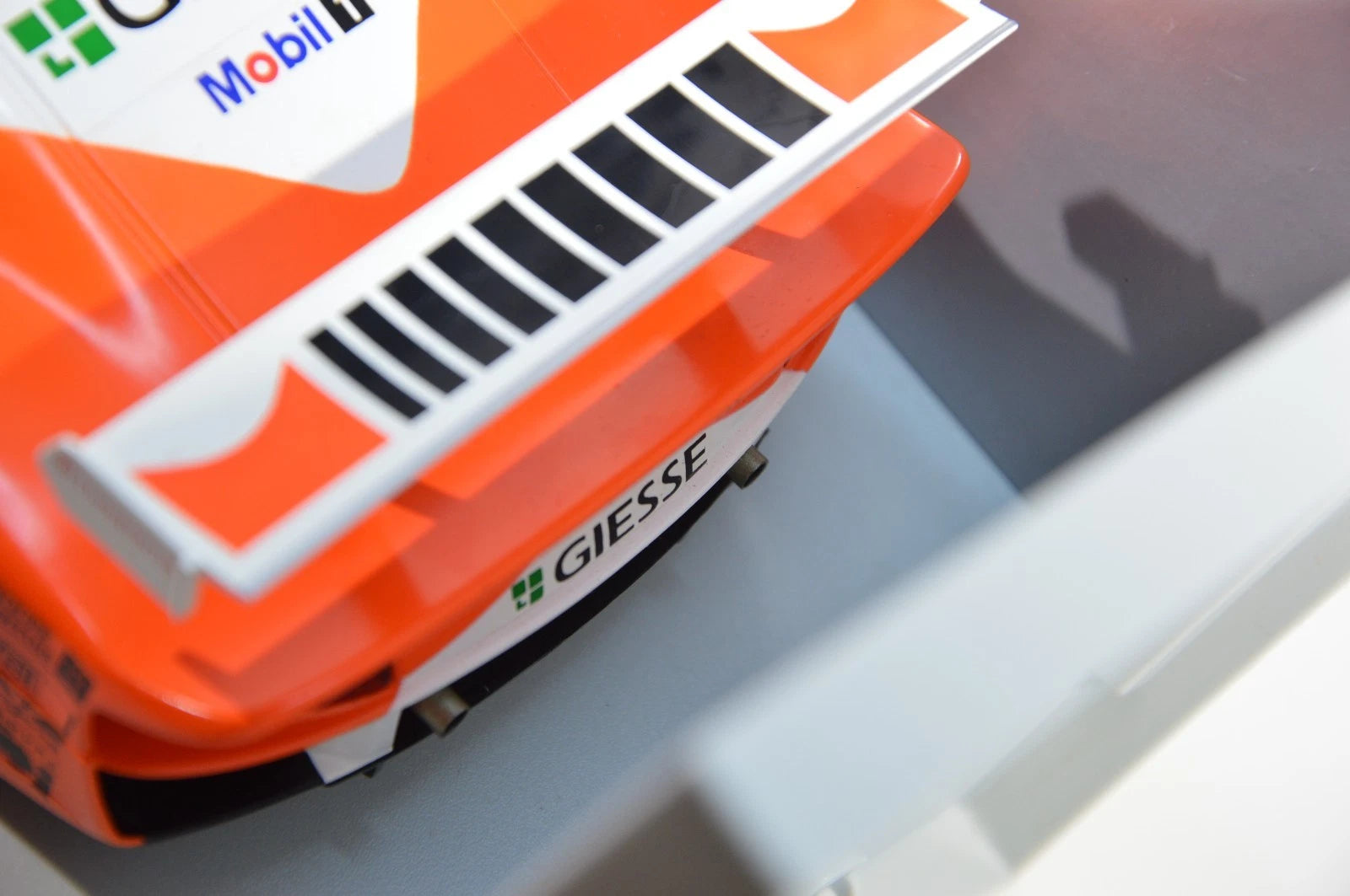 Porsche 911 GT1 Collard/Baldi Ut models 1:18