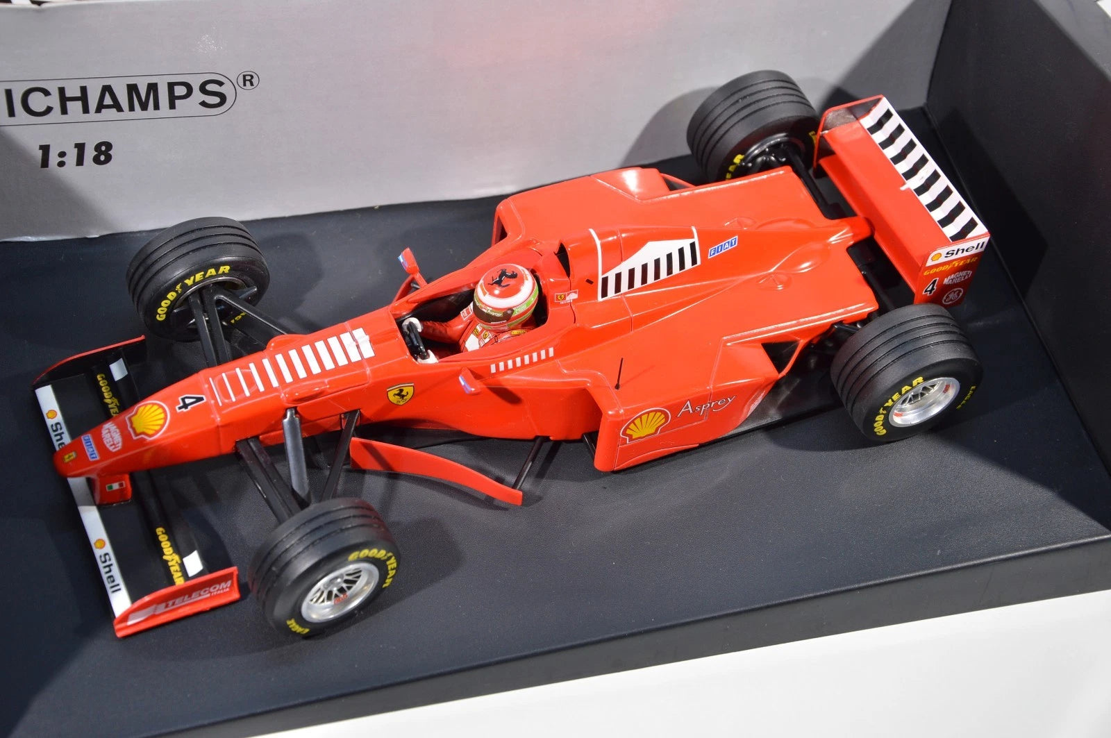 Ferrari F1 Eddie Irvine Minichamps 1:18