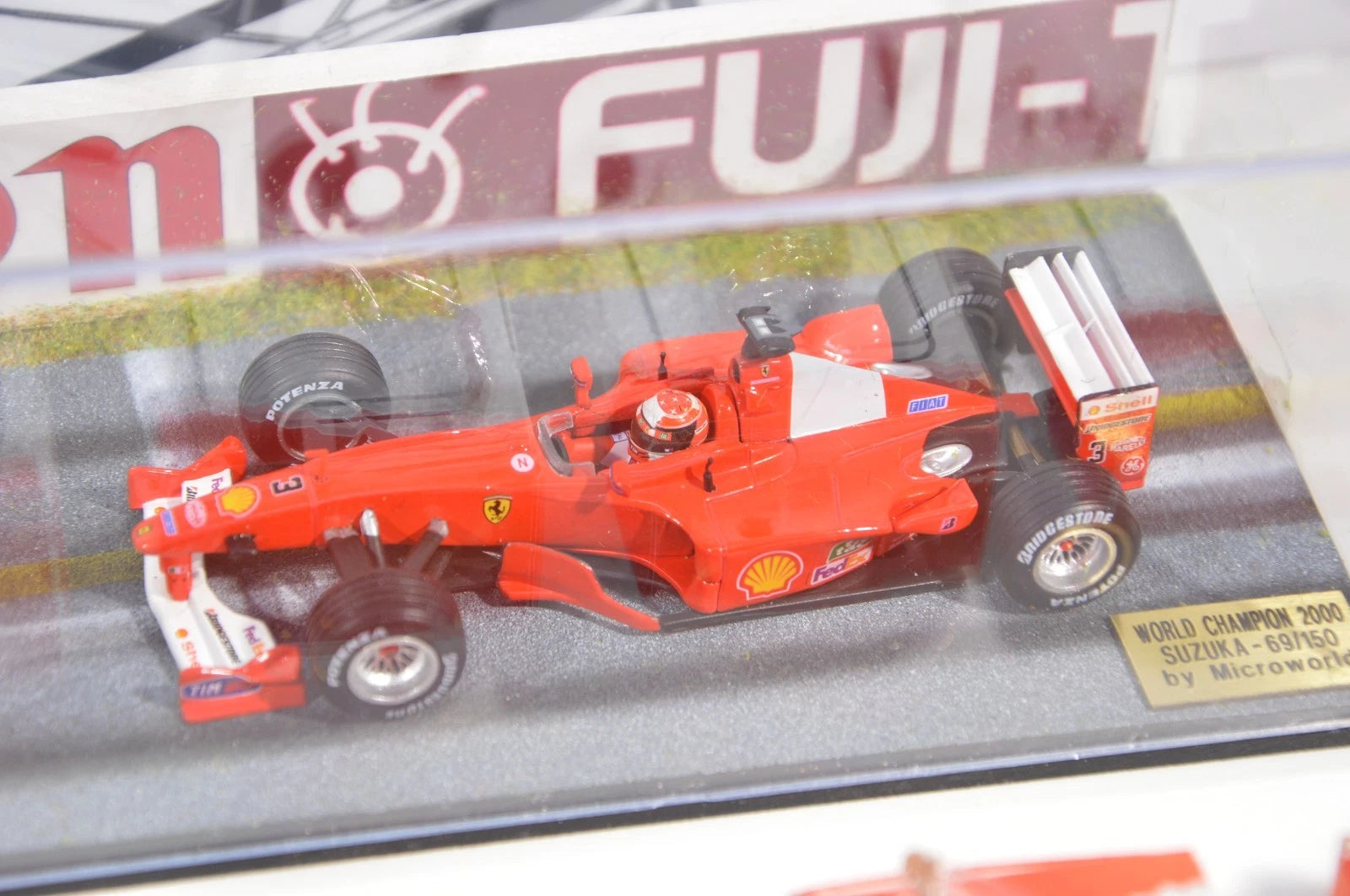 Diorama Ferrari Suzuka 2000 Microworld 1:43