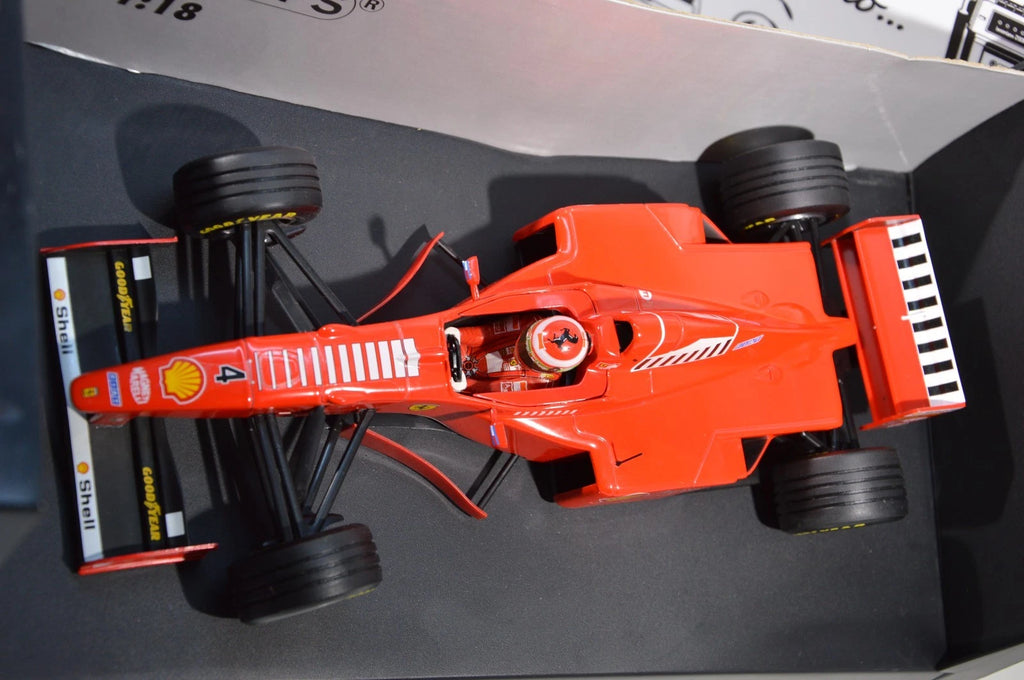 Ferrari F1 Eddie Irvine Minichamps 1:18