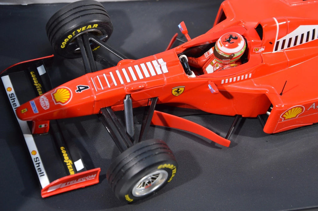 Ferrari F1 Eddie Irvine Minichamps 1:18