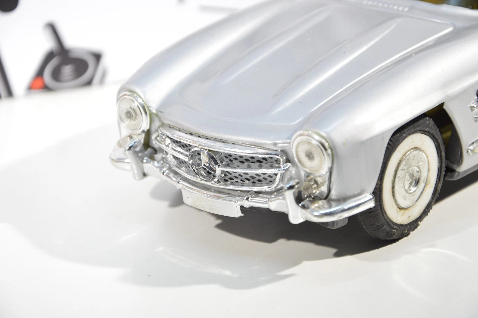 Sedan Benz MF 326 scala 1:18