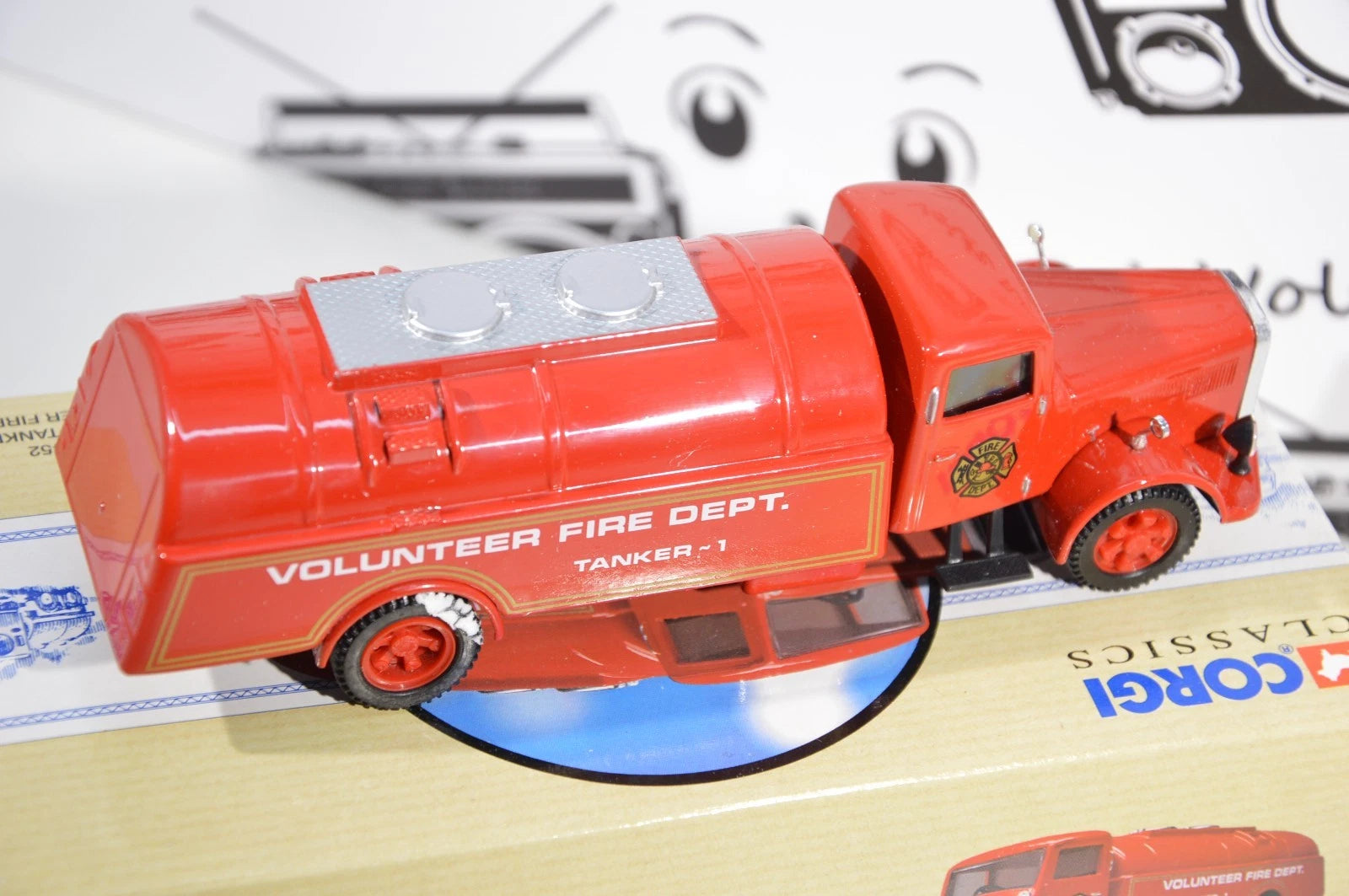 White Tanker Volunteer fire dept Corgi Classics 98452
