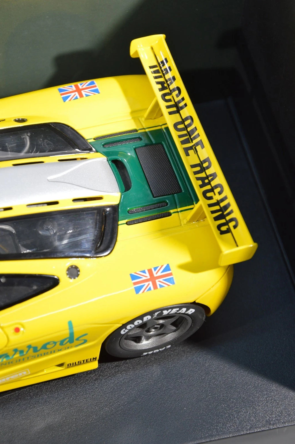 Mclaren F1 Gtr Mach one Paul's model art scala 1:18