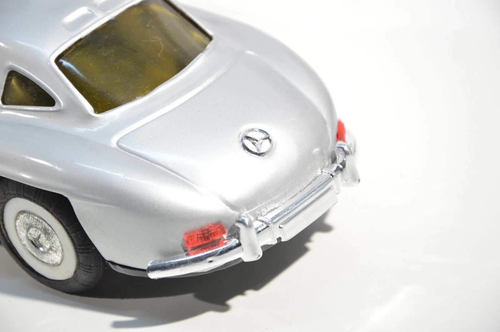 Sedan Benz MF 326 scala 1:18