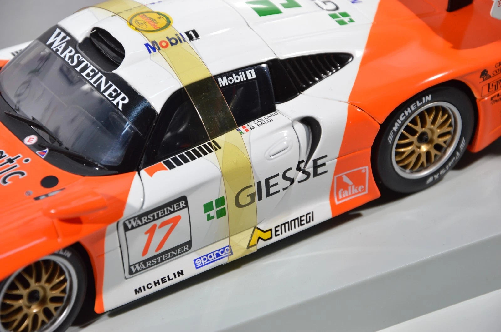 Porsche 911 GT1 Collard/Baldi Ut models 1:18