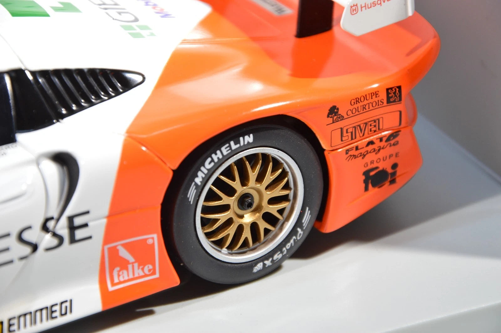 Porsche 911 GT1 Collard/Baldi Ut models 1:18